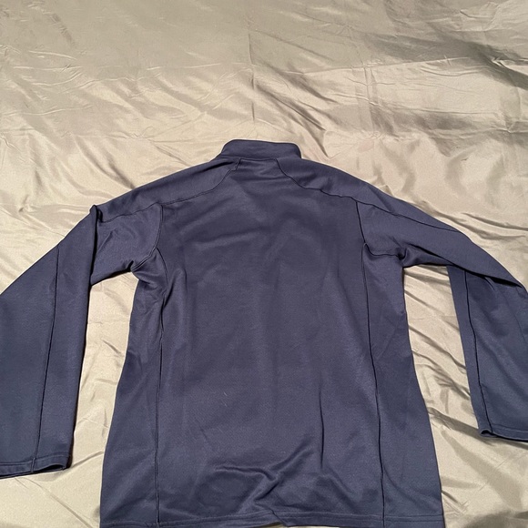 Patagonia 1/4 zip pullover. - Picture 6 of 7